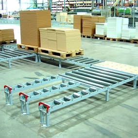 Udrevne rullebaner i møbelproduktion / Non-driven roller conveyors in furniture factory