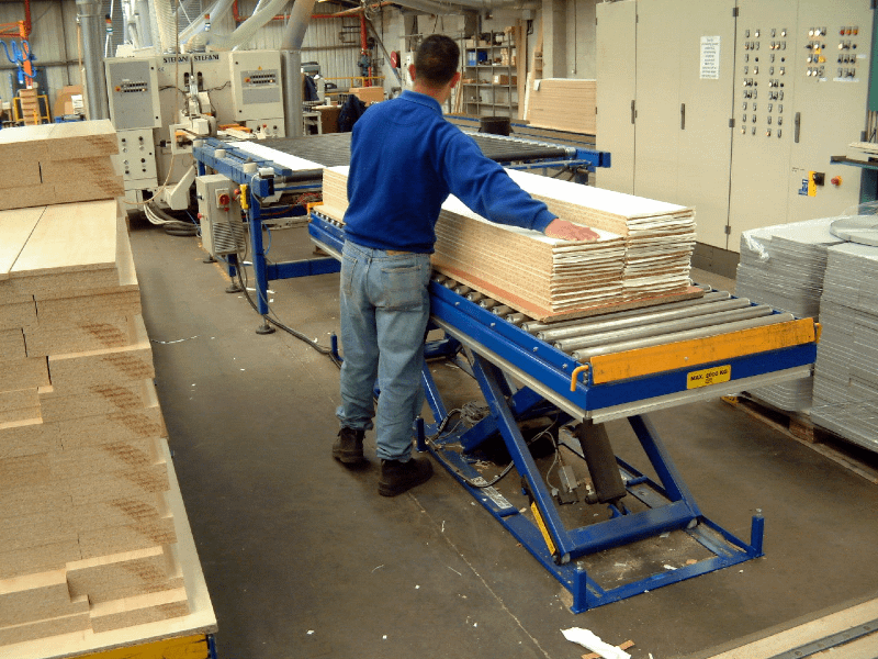 Lifting tables with roller conveyor top
