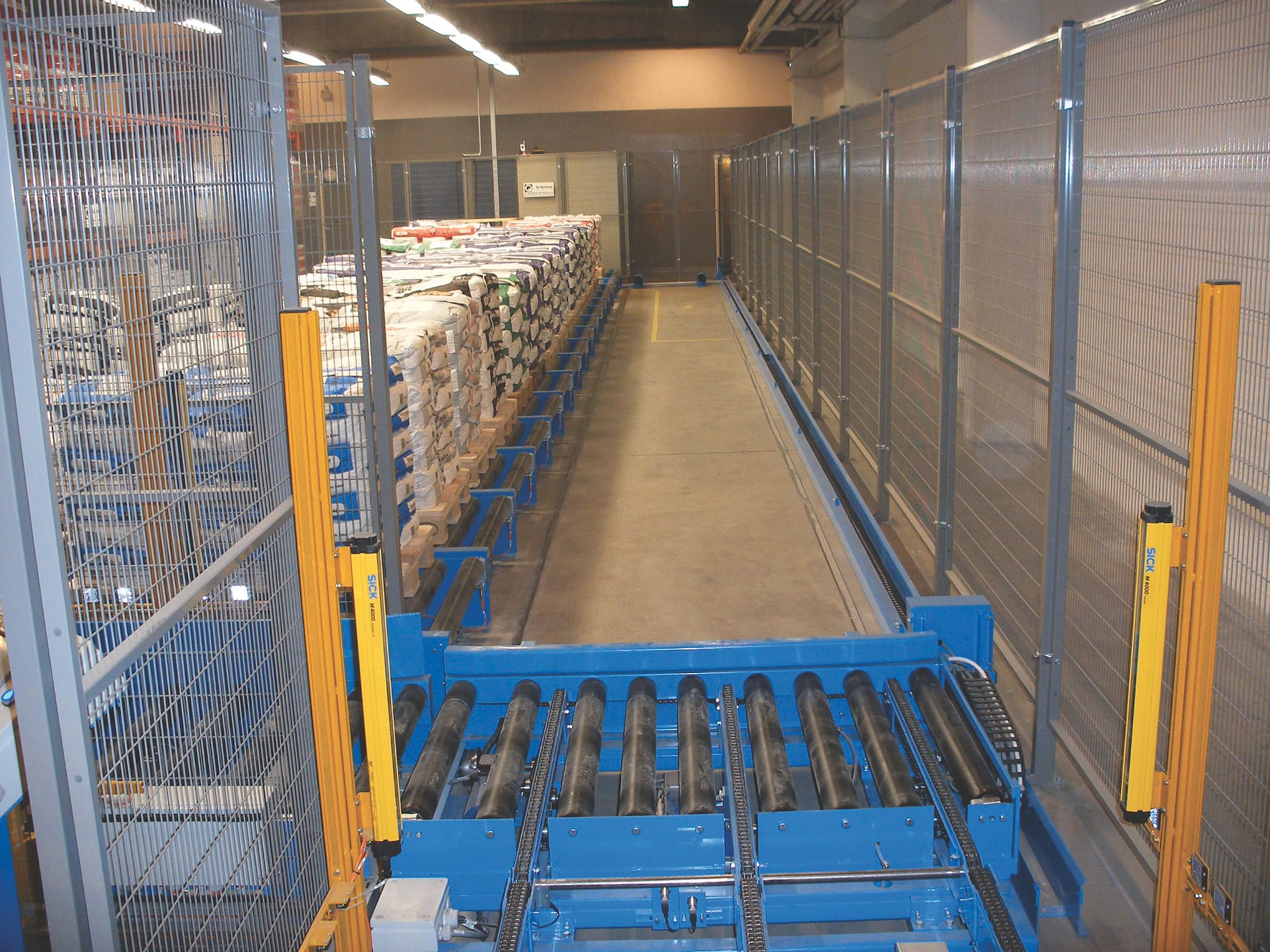 , Alfix &#8211; Heavy lifting eliminated using a robot and roller conveyors